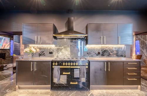 Blackburn Apartment | Brierley Club Hideaway: North West’s Chic 7-Star Retreat
