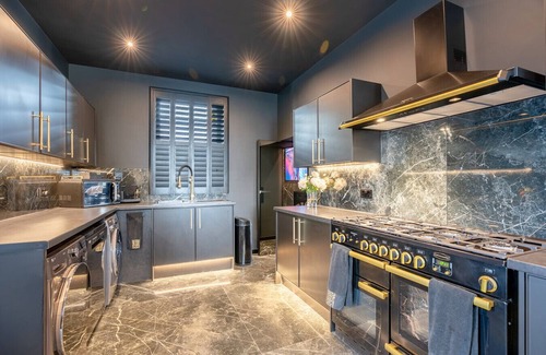 Blackburn Apartment | Brierley Club Hideaway: North West’s Chic 7-Star Retreat