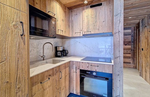Saint-Martin-de-Belleville Apartment | Bright renovated duplex, ski-in/ski-out, balcony