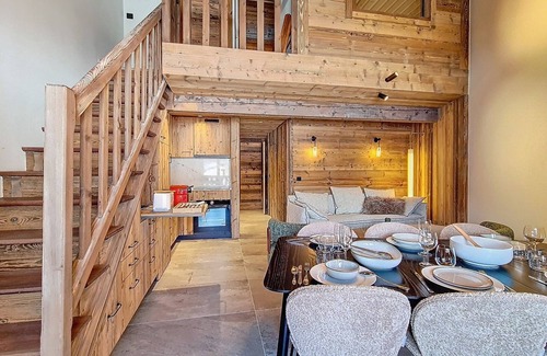Saint-Martin-de-Belleville Apartment | Bright renovated duplex, ski-in/ski-out, balcony