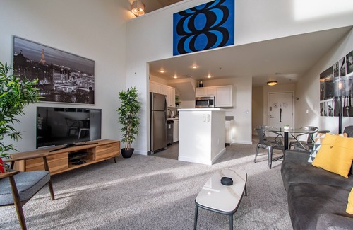Downtown Seattle Condo | Bright 1 Bedroom Penthouse in the Heart of Seattle