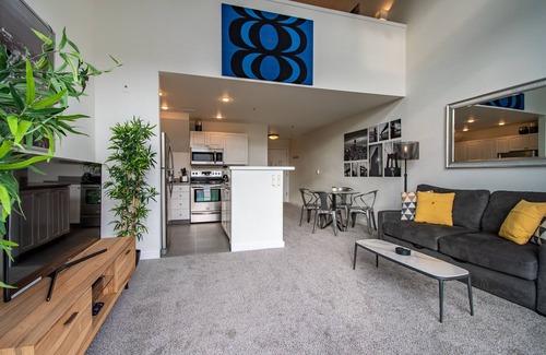 Downtown Seattle Condo | Bright 1 Bedroom Penthouse in the Heart of Seattle