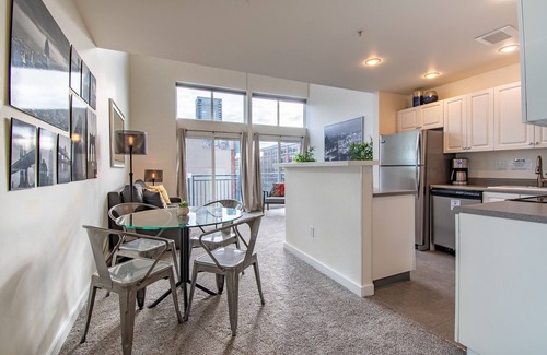 Downtown Seattle Condo | Bright 1 Bedroom Penthouse in the Heart of Seattle