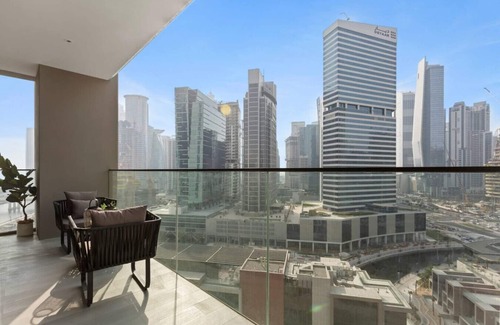 Downtown Dubai Apartment | Bright 1 Bedroom w/Burj Khalifa view in Peninsula