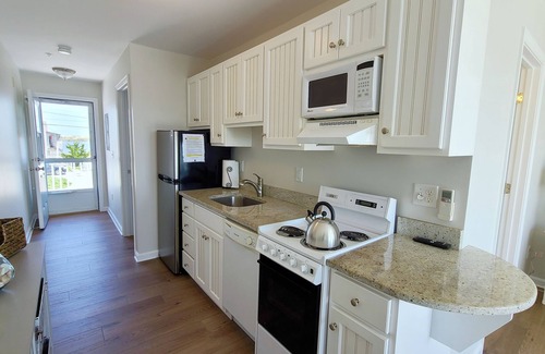 North Truro Condo | Bright 1BD Bayfront Condo-RIGHT ON THE BEACH, Amazing Waterfront & Provincetown Views, A/C
