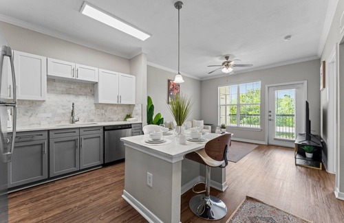 Alden Bridge Apartment | Bright 1BR in Magnolia + Near Woodlands Waterway