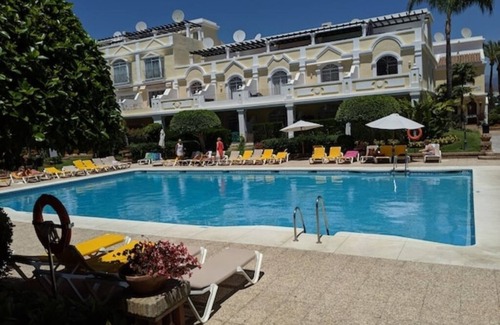 Marbella Apartment | Bright 2 bedroom apartment in a great location! 3 Pools, Private Parking!