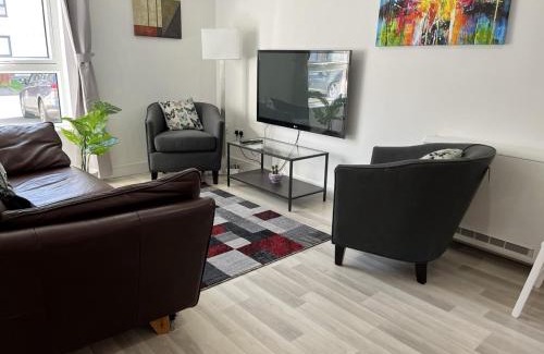 Muirhouse Apartment | Bright 2 Bedroom Apartment - Edinburgh