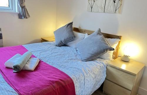 Muirhouse Apartment | Bright 2 Bedroom Apartment - Edinburgh
