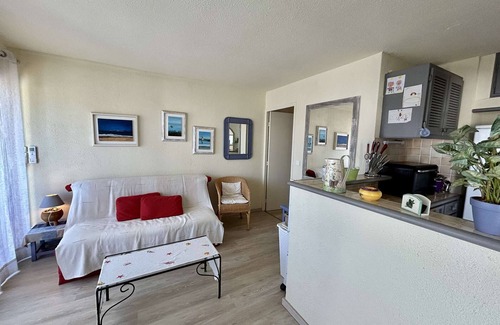 Saint-Raphael Apartment | Bright 2-room apartment, air-conditioned, near the sea in Saint-Raphaël