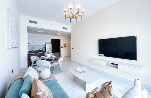 International City Apartment | Bright 2bed Family Home: Pool, Gym & Kids Play