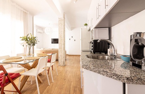 La Trinidad Apartment | Bright 3-Bedroom Apartment with Terrace in Málaga City Center