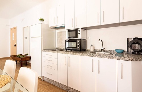La Trinidad Apartment | Bright 3-Bedroom Apartment with Terrace in Málaga City Center