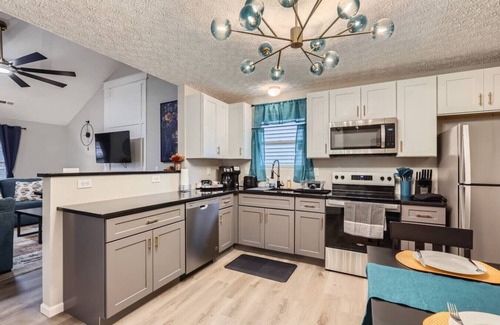 Columbus House | Bright 3BR Home w Garage near CMH & Ohio Dominican