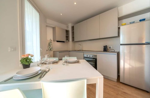 Udine Apartment | Bright 80 sqm apartment in Piazza Chiavris, located on the second floor of a building with an elevator (accessible via steps). Ideal for 3 guests, it offers a cozy living room, a fully equipped kitchen, two bedrooms, a bathroom, a balcony and a terrace.