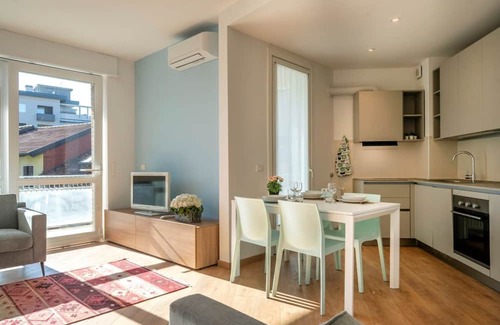 Udine Apartment | Bright 80 sqm apartment in Piazza Chiavris, located on the second floor of a building with an elevator (accessible via steps). Ideal for 3 guests, it offers a cozy living room, a fully equipped kitchen, two bedrooms, a bathroom, a balcony and a terrace.