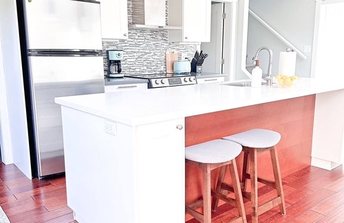 Grand Boulevard House | Bright & Airy 2 Bed Guest House