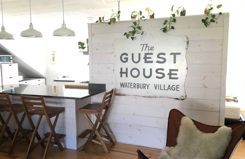 Duxbury Apartment | Bright & Airy Guest House in downtown Waterbury