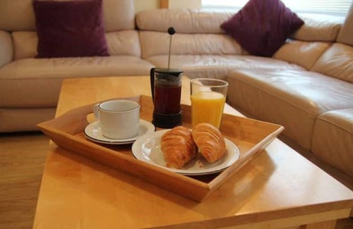 Westleigh Ski Chalet | Bright and Airy 2 Bedroom Chalet By The Sea