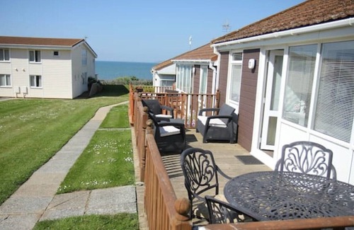 Westleigh Ski Chalet | Bright and Airy 2 Bedroom Chalet By The Sea