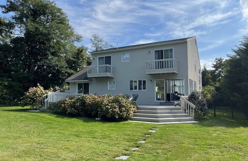 Hampton Bays House | Bright and Airy House with Outdoor Pool