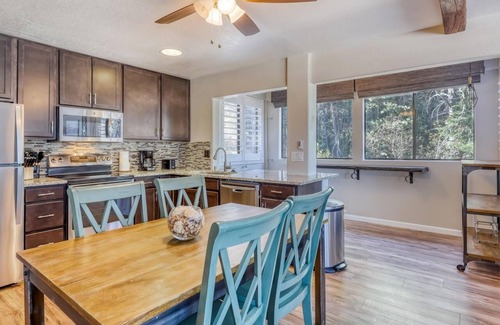 Truckee Condo | Bright and airy, newly remodeled ski-in ski-out 2BR/1.5BA 880ft condo