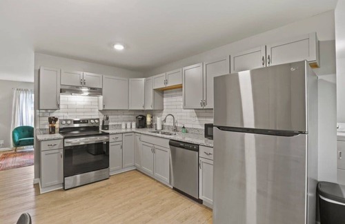 Royal Manor House | Bright and Breezy Gahanna Ranch 10min to INTEL