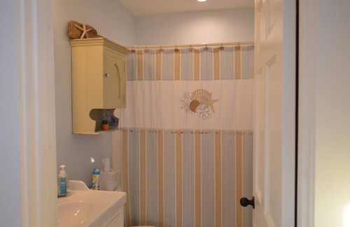 Ocean Park House | Bright and charming Guest House known as "The Getaway." in OOB/Ocean Park