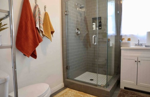 Crenshaw Apartment | Bright and Charming Guest House (10 mins from LAX)
