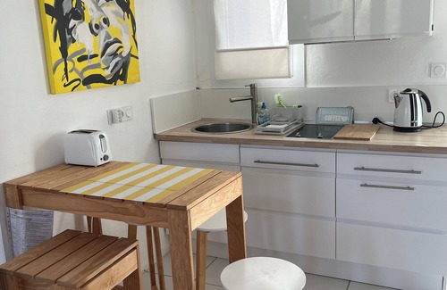 Linguizzetta House | Bright and friendly bungalow in a naturist beach vacation village in Corsica