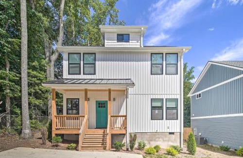 Oakley House | Bright and Inviting Home by Biltmore Village with Deck