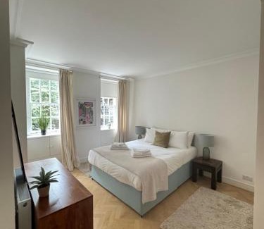 Chelsea Apartment | Bright and Leafy 1 Bedroom Flat in the Heart of Chelsea