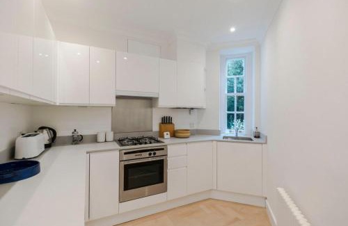 Chelsea Apartment | Bright and Leafy 1 Bedroom Flat in the Heart of Chelsea
