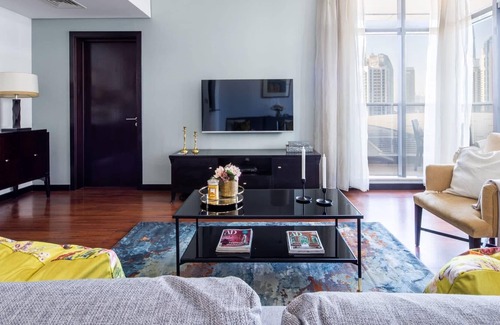 Jumeirah Lake Towers Apartment | Bright and Modern 1BR in JLT with City Views