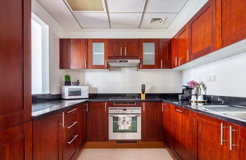 Jumeirah Lake Towers Apartment | Bright and Modern 1BR in JLT with City Views