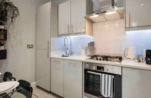 Westbourne Green Apartment | Bright and Modern Bayswater Apartment