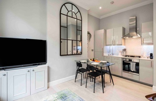 Westbourne Green Apartment | Bright and Modern Bayswater Apartment