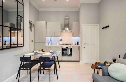 Westbourne Green Apartment | Bright and Modern Bayswater Apartment