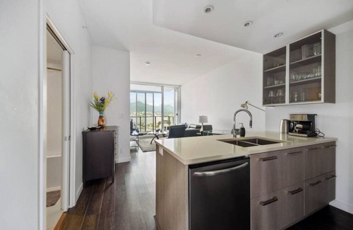 Downtown Eastside Apartment | Bright and Modern One Bed Penthouse