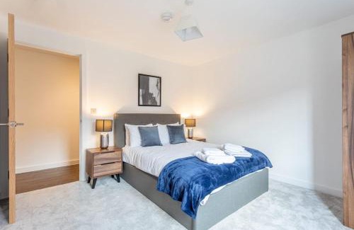 York Apartment | Bright and Spacious 2 Bedroom Apartment in York