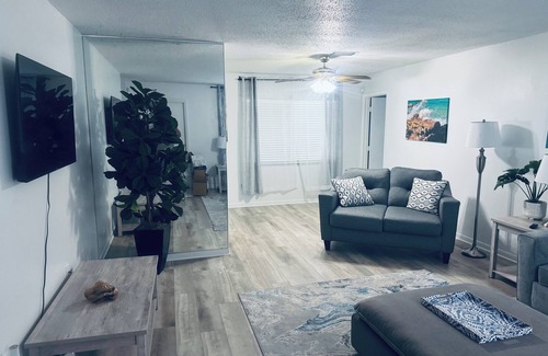 Bradenton House | Bright and spacious 2-bedroom house with AC in Bradenton