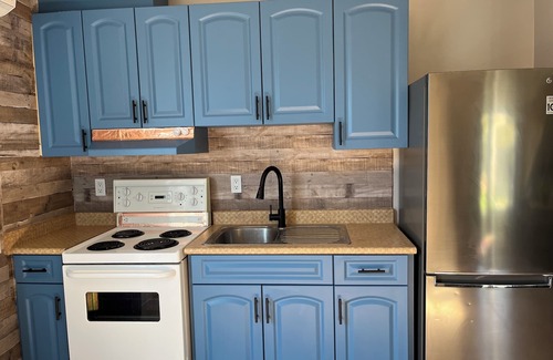 Wallace Emerson Apartment | Bright and spacious with rooftop patio - few minutes from subway!