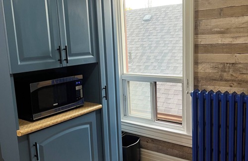 Wallace Emerson Apartment | Bright and spacious with rooftop patio - few minutes from subway!