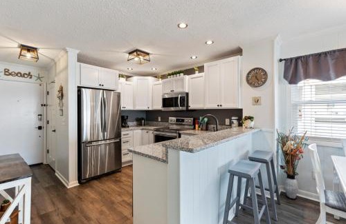 Windy Hill Apartment | Bright and Sunny Condo with Stunning Oceanfront