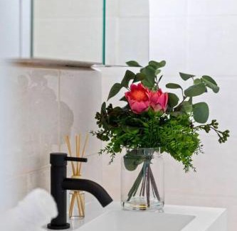 Balaclava Apartment | Bright and Sunny Gem on Hotham