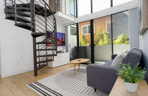 Bankers Hill House | Bright and Trendy - Panoramic - Chic - Prime Location
