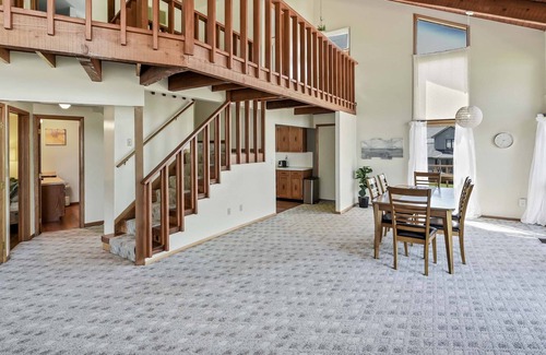 Lakeside House | Bright and Airy Marblehead Lake House w/ Kayaks!