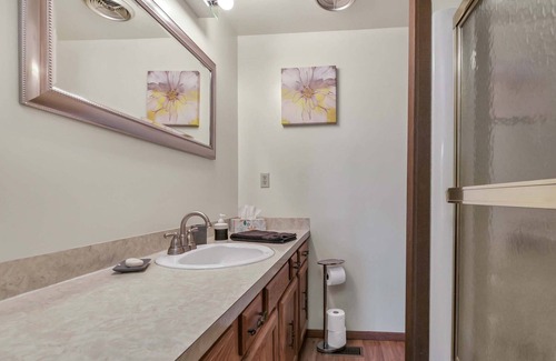 Lakeside House | Bright and Airy Marblehead Lake House w/ Kayaks!