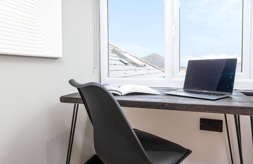 Derby Apartment | Bright and Warm Studio Apartment | Free Parking
