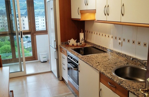 El Cristo y Buenavista Condo | Bright apartment for 5, 15 min. walk from the center, garage and wifi.